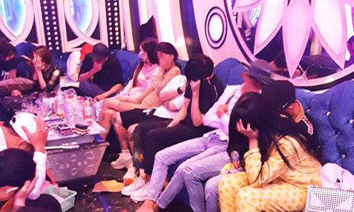 Kiem tra quan karaoke phat hien 70 nguoi duong tinh ma tuy