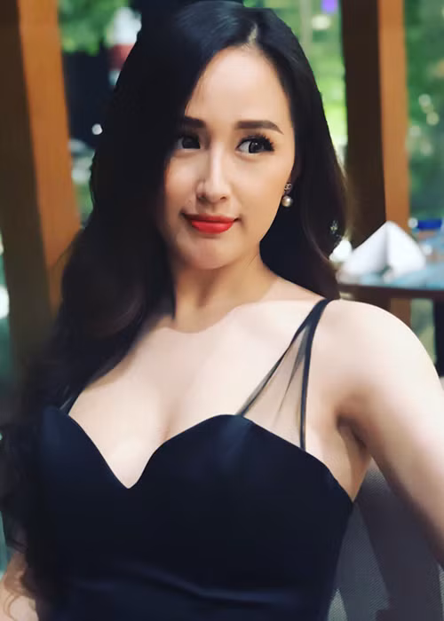 Ở tuổi 31, Mai Phương Thúy vẫn chưa chịu lên xe hoa.