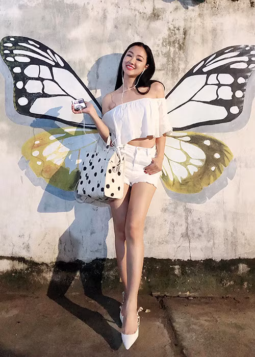 Người đẹp không ngần ngại thừa nhận đã phẫu thuật thẩm mỹ để tự tin hơn về ngoại hình.