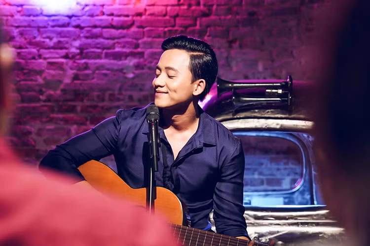 Mai Tài Phến kém Mỹ Tâm đến 10 tuổi.