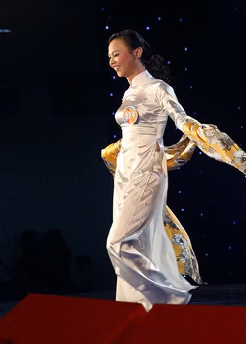 Năm 2008, cô giành giải Thí sinh được yêu thích nhất tại cuộc thi Miss Teen. Ảnh: Tiền Phong