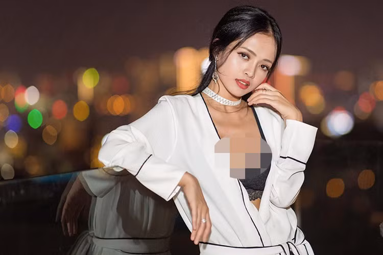 Thanh Trúc không mấy khó khăn thực hiện cảnh nhạy cảm do chuẩn bị kỹ lưỡng. Ảnh: Vietnamnet