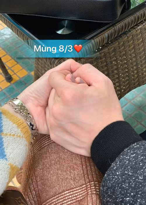 Trên trang cá nhân, Quế Vân thường xuyên úp mở hình ảnh bạn trai của mình.