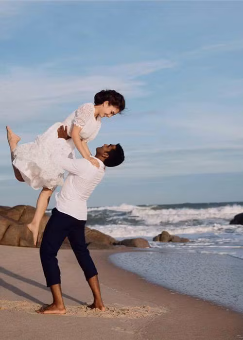 Đám cưới của diễn viên Nguyệt Ánh diễn ra vào tháng 3/2017. Ông xã của người đẹp tên Eswar Rao, người Ấn Độ, là thầy dạy yoga.