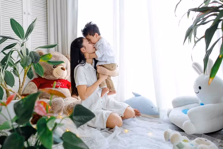 Mỗi khi đi làm xa, Nguyệt Ánh chia sẻ cô cảm thấy rất nhớ con trai.