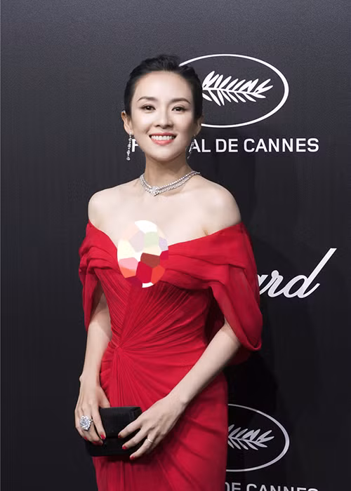 Bà xã của Uông Phong ngày càng mặn mà, quyến rũ sau khi lấy chồng, sinh con.
