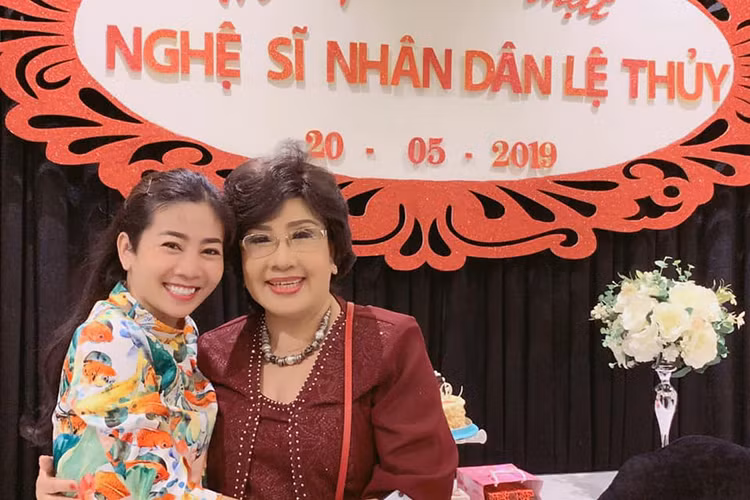 Gần đây, Mai Phương chia sẻ, cô bắt đầu kinh doanh online những sản phẩm dành cho mẹ và bé.