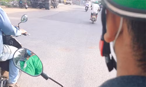 Khach mac ao ngan ngay nang, xe om lam dieu nay khien dan mang ngo ngang