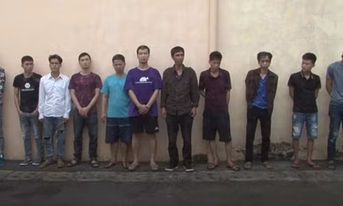 14 thanh nien ru nhau mo “tiec” ma tuy tai quan Internet