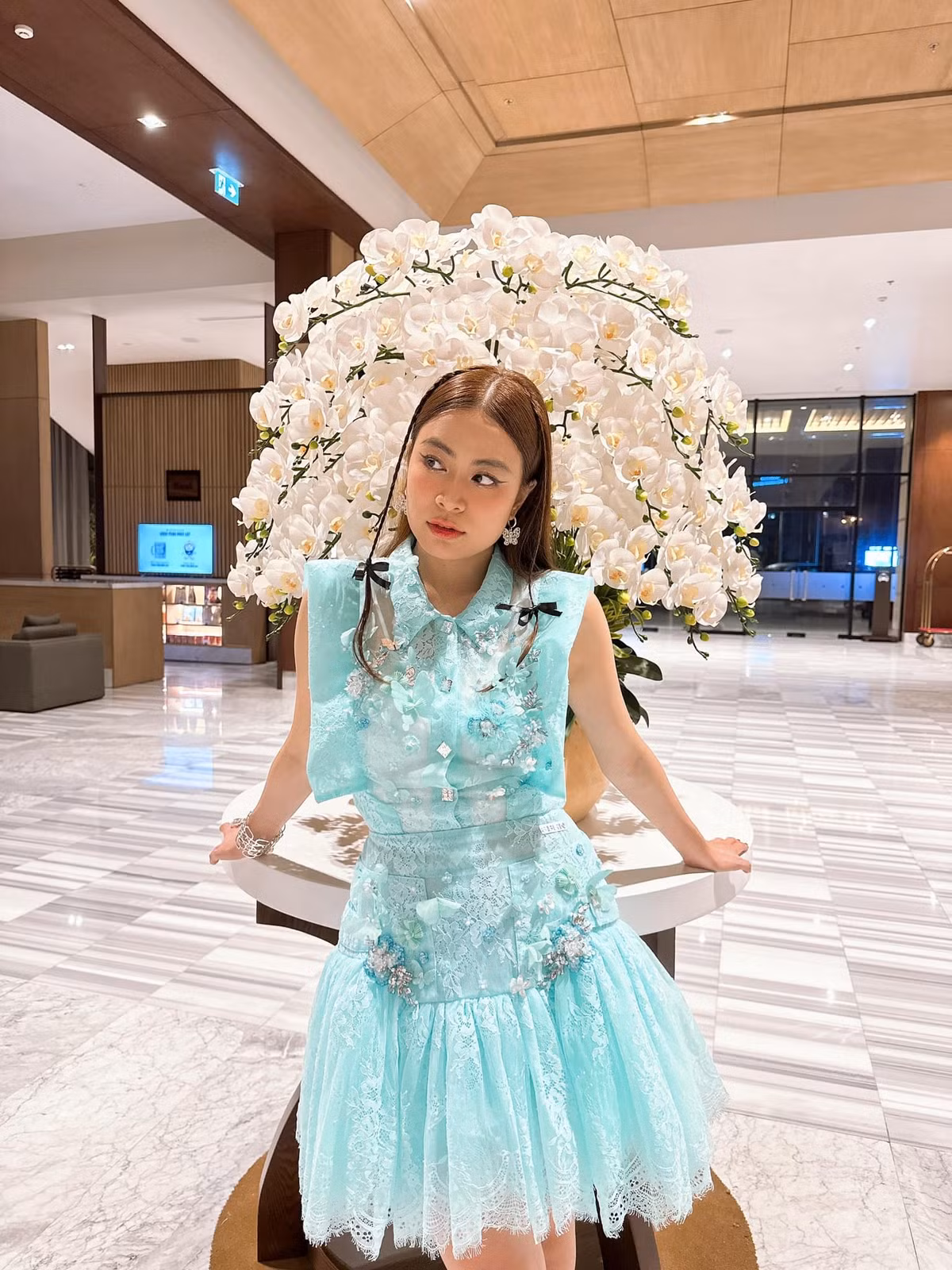  Hoàng Thuỳ Linh được khán giả biết đến với nhiều bản hit như "Để Mị nói cho mà nghe", "See tình", "Bo xì bo"...Sau nhiều năm hoạt động nghệ thuật, nữ ca sĩ sở hữu khối tài sản "không phải dạng vừa".