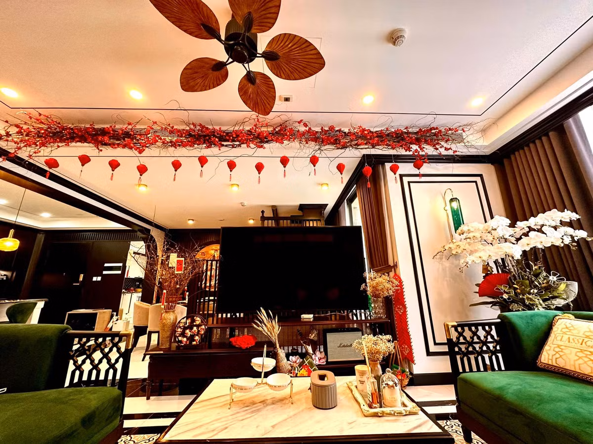 Trước khi kết hôn, Phương Oanh sở hữu căn hội cao cấp và sang xịn không thua kém. Nhà riêng của nữ diễn viên rộng 100 m2 ở Bắc Từ Liêm, Hà Nội.