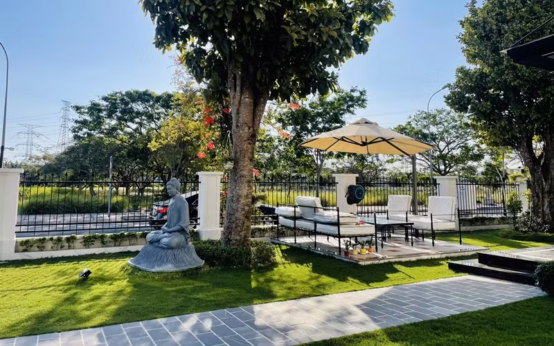 Quốc Trường đặt tên ngôi nhà của mình là "Peaceful" và thổ lộ: "Peaceful, nơi tái tạo năng lượng tốt nhất, tôi yêu nơi này".