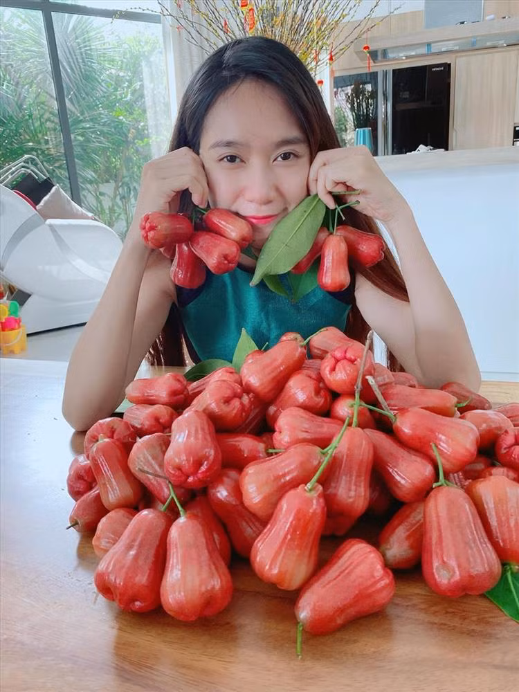 Roi sạch được bà xã Lý Hải thu hoạch. Nguồn ảnh: FBNV
