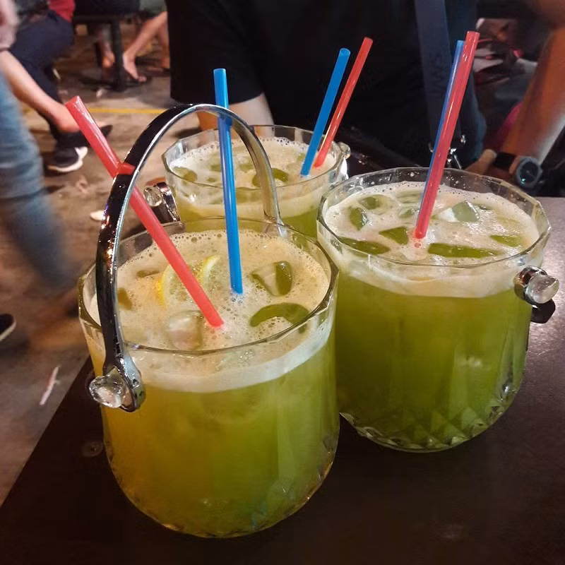 Tại Singapore, nước mía có mức giá phải chăng, khoảng 1.2 SGD/ly (xấp xỉ 20.000 đồng/ly). Ảnh: Facebook