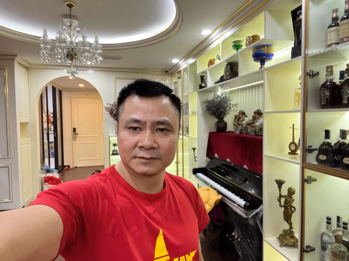 Mới đây, trong dịp nghỉ lễ Tết Dương lịch, NSND Tự Long đã cùng vợ con chuyển về ngôi nhà mới.