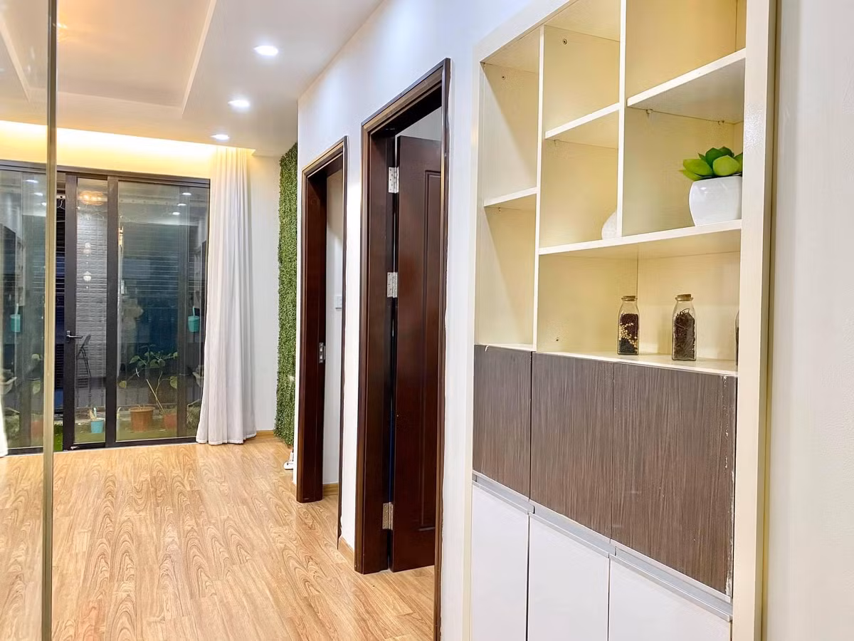 Căn hộ của MC Đan Lê rộng 75 m2, gồm 2 phòng ngủ cùng nội thất hiện đại.
