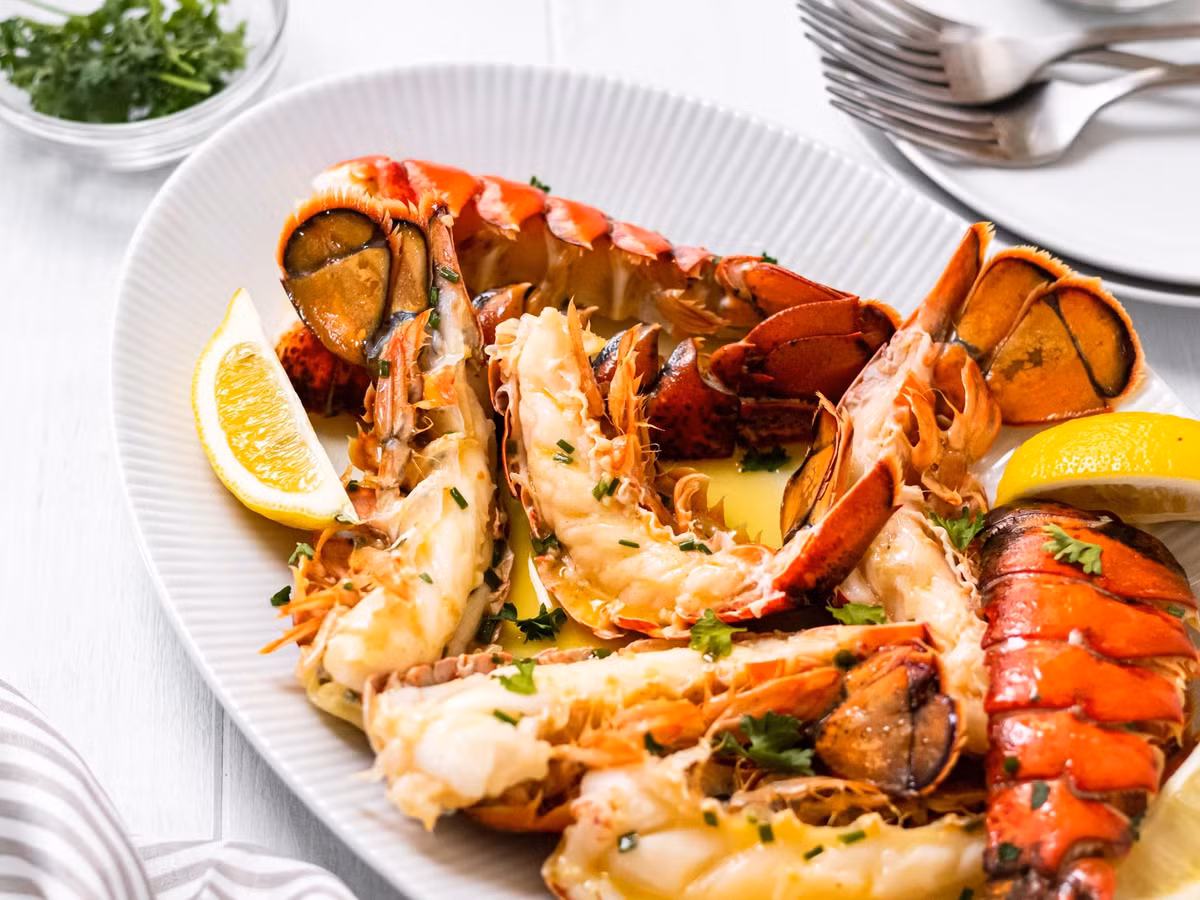 Do số lượng dồi dào nên tôm hùm rất rẻ và đã trở thành món ăn cho những người nghèo nhất. Ảnh: CNN