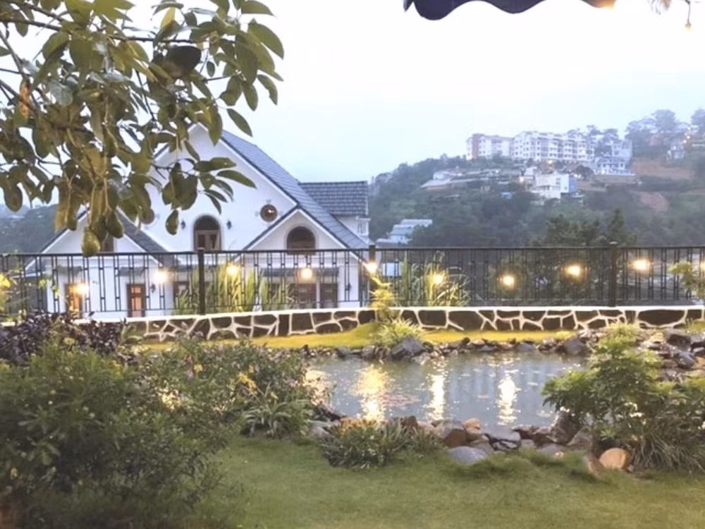 Trước đó, Nguyên Vũ từng khiến khán giả "xuýt xoa" khi hé lộ cơ ngơi rộng lớn 1000m2 ở Đà Lạt.