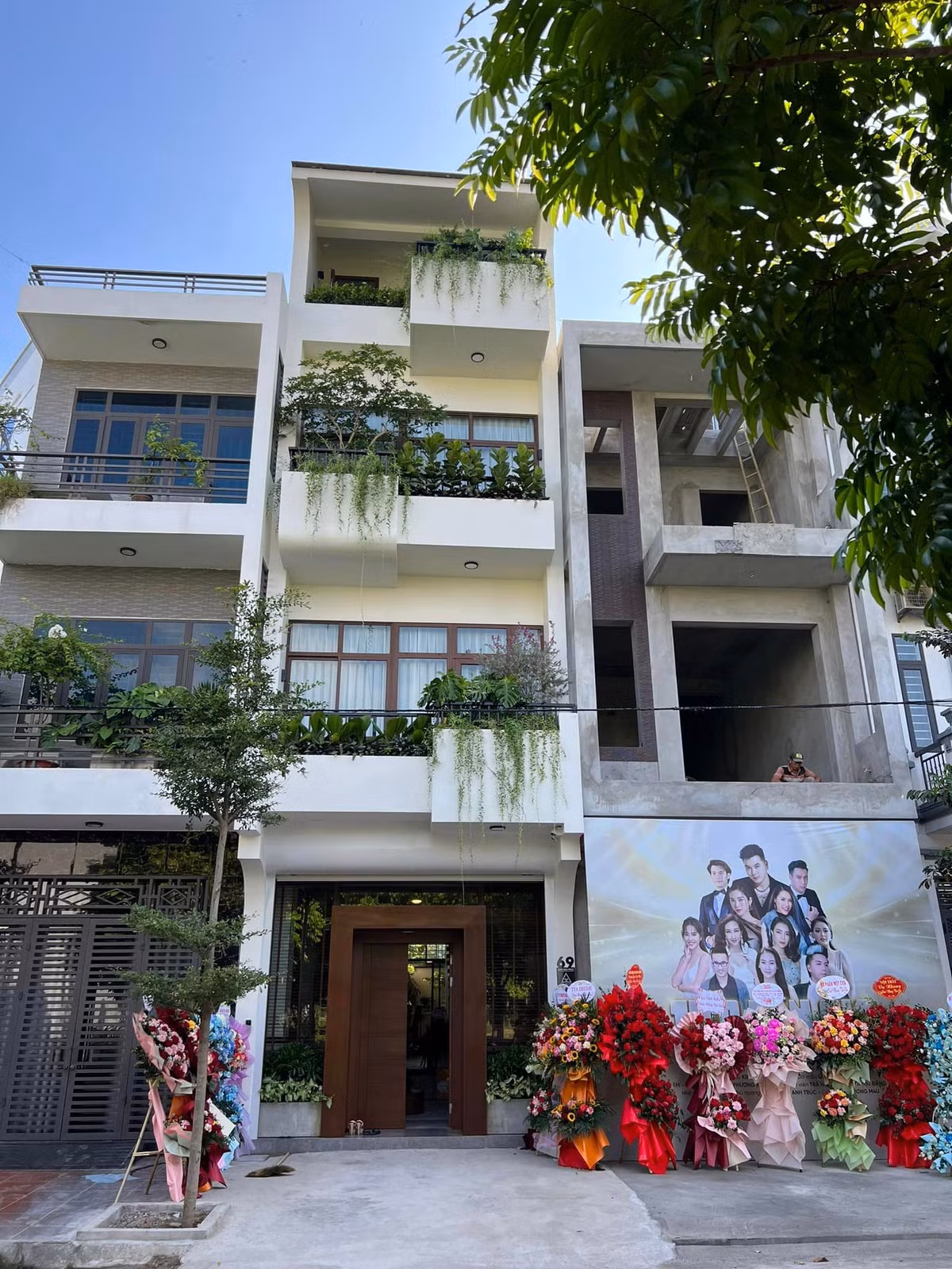 Mới đây, Quế Vân tổ chức tiệc tân gia hoành tráng tại Bắc Giang với sự góp mặt của dàn sao đình đám.