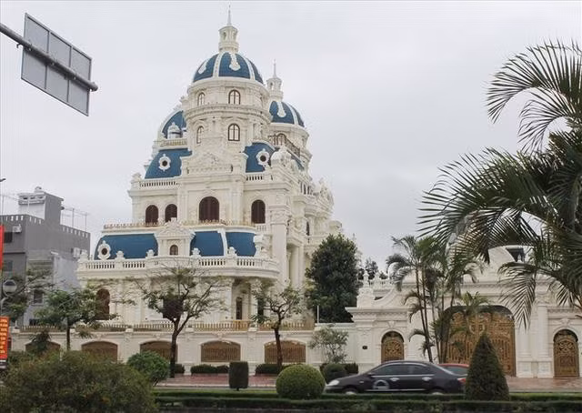 Tương tự, trước khi vướng vòng lao lý, đại gia xăng dầu Ngô Văn Phát sở hữu nhiều biệt thự to như lâu đài ở Hải Phòng và Thái Bình. Ảnh: Báo pháp luật