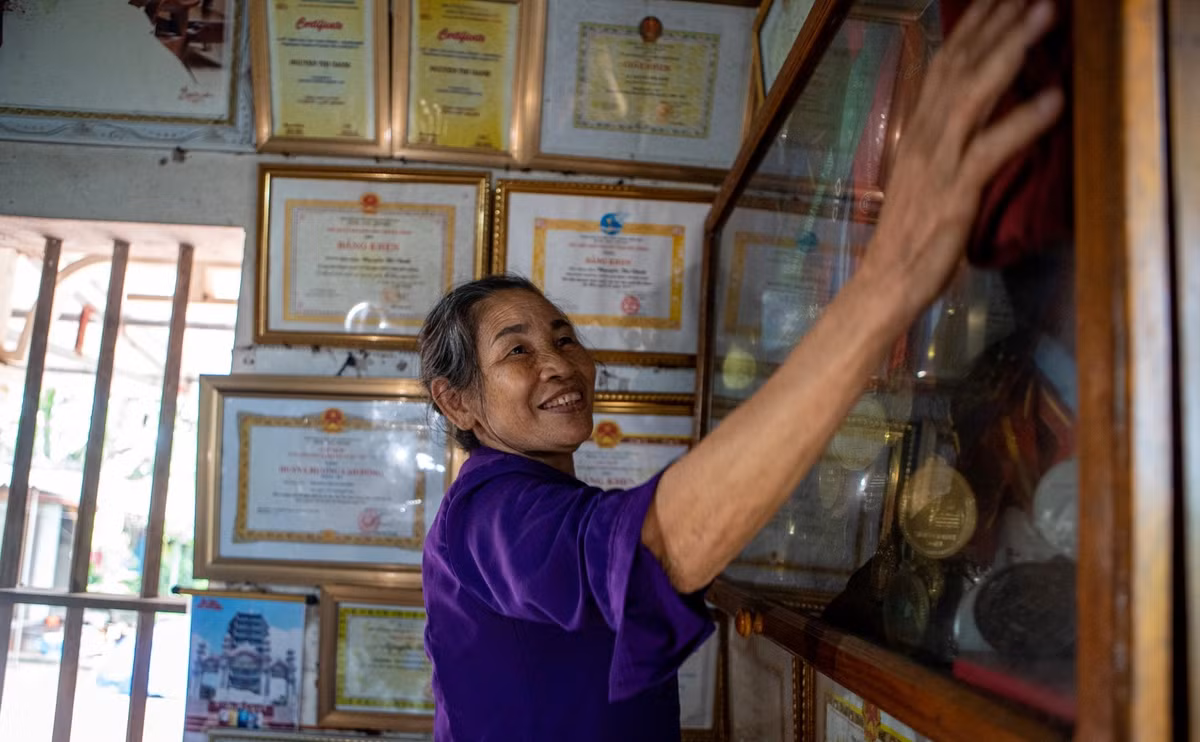 Từ lâu, mong ước của Nguyễn Thị Oanh là xây dựng nhà mới khang trang cho bố mẹ, thay thế căn nhà 3 gian cấp 4 lợp ngói. Ảnh: Dân trí