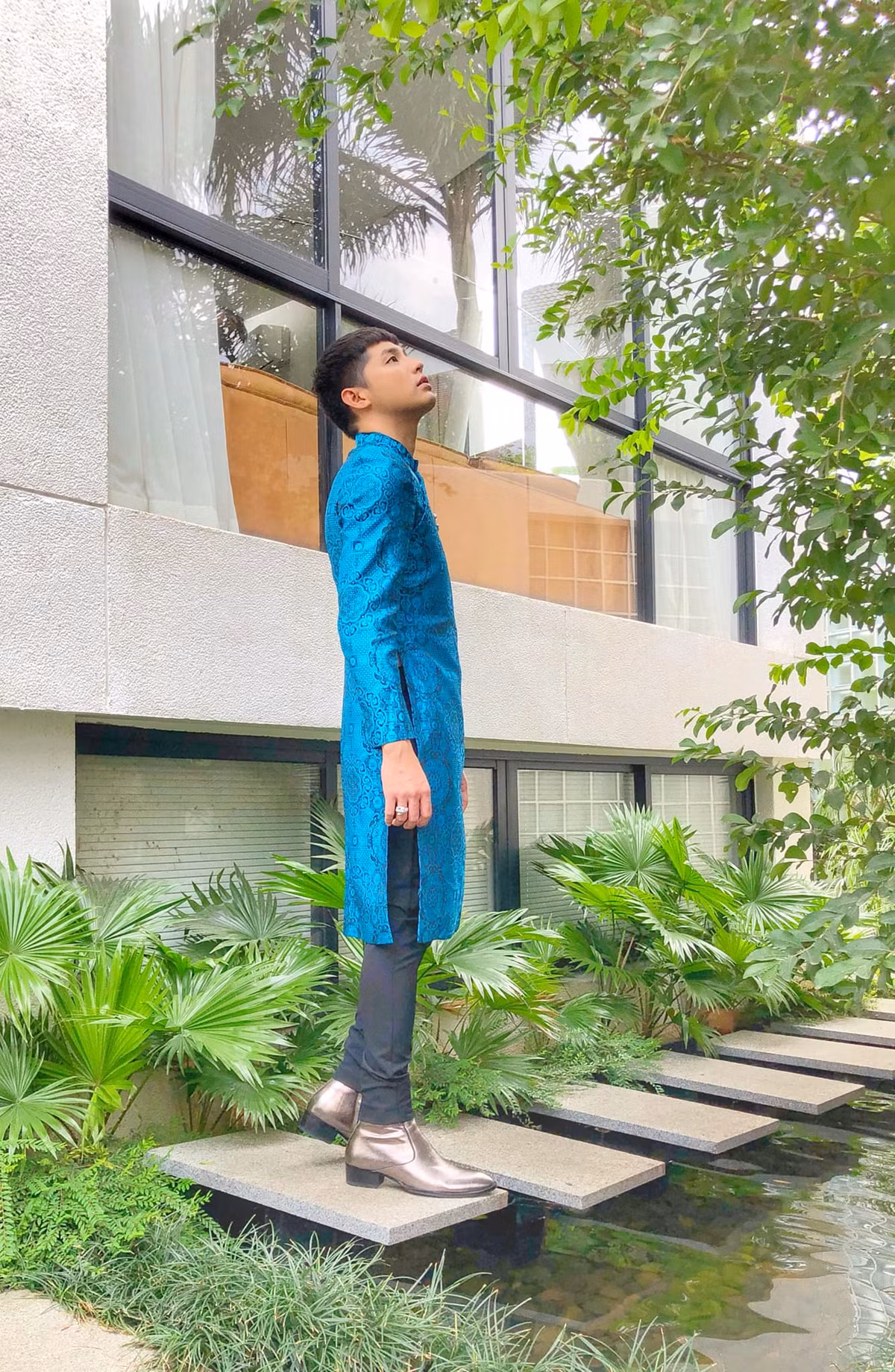 Trong khuôn viên biệt thự có những góc xanh gần gũi thiên nhiên.