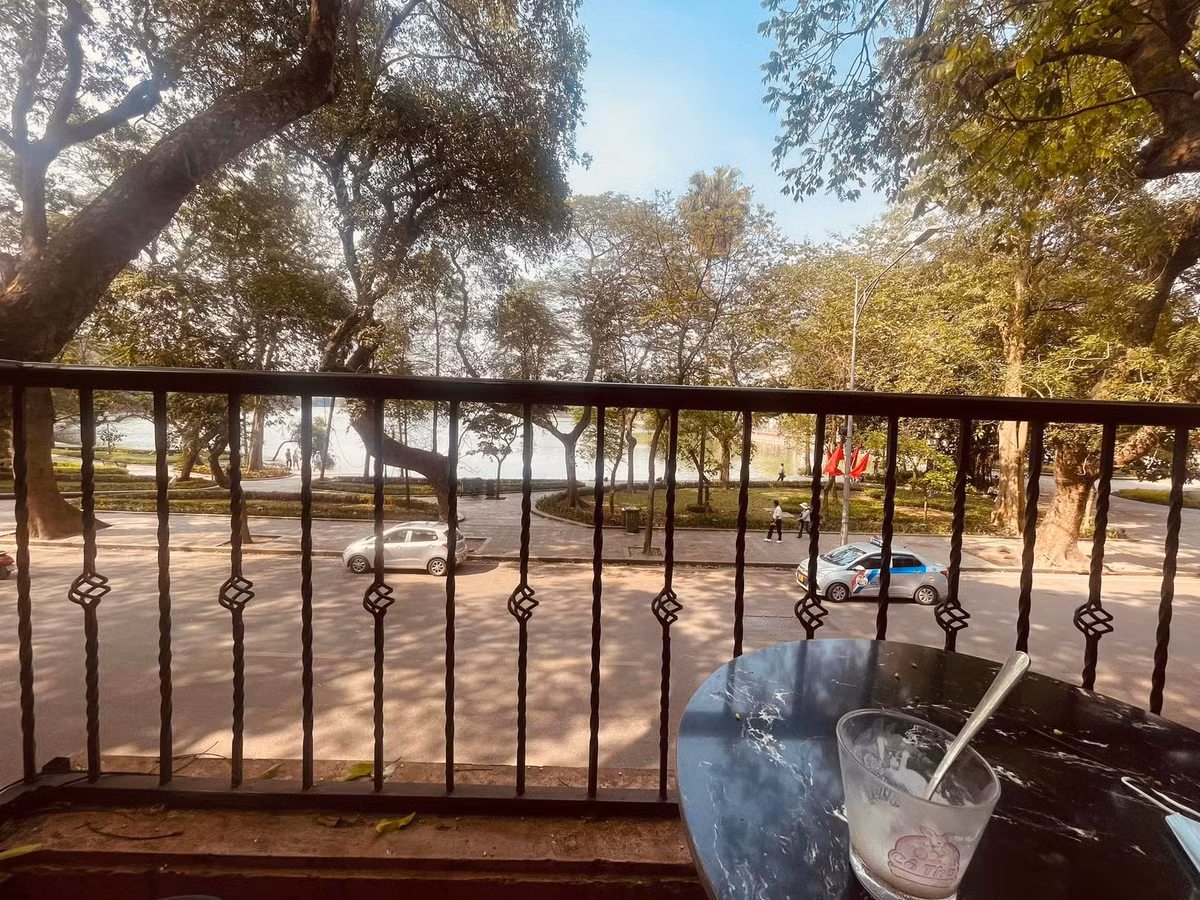 Nhiều khán giả không khỏi trầm trồ trước "view đáng mơ ước" trong ngôi nhà của vợ chồng Tuấn Hưng.