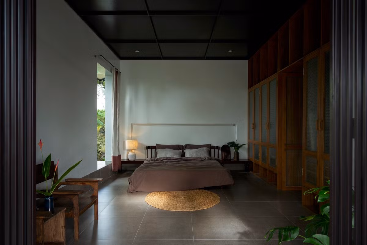 Phòng ngủ tối giản, tận dụng tối đa ánh sáng tự nhiên.