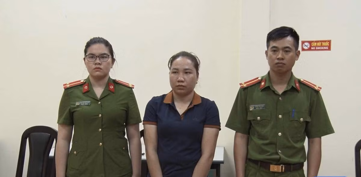 Tạm giam nữ NV bưu điện chiếm đoạt 2,6 tỷ: Vietnampost nói gì? Tam giam nu NV buu dien chiem doat 2,6 ty: Vietnampost noi gi?