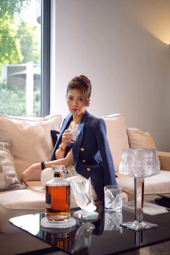 Hiếm khi chia sẻ về gia đình trên mạng xã hội song nữ BTV từng bất ngờ đăng ảnh bên trong không gian sống kèm chú thích: "Không gian thư giãn của tôi. Tôi yêu nhà của tôi".