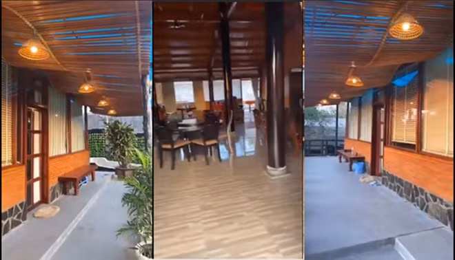 Căn nhà chính nằm giữa gia trang được xây hoàn toàn bằng gỗ. chụp màn hình