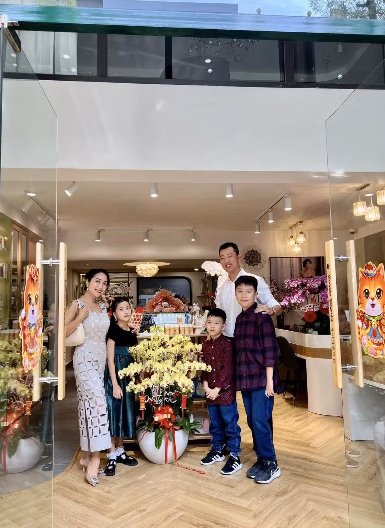 Dịp Tết vừa qua, Ốc Thanh Vân cho biết mới tậu thêm nhà ở TP HCM. Đây là năm đầu tiên gia đình nữ MC đón Tết ở cơ ngơi mới. Ảnh: FBNV