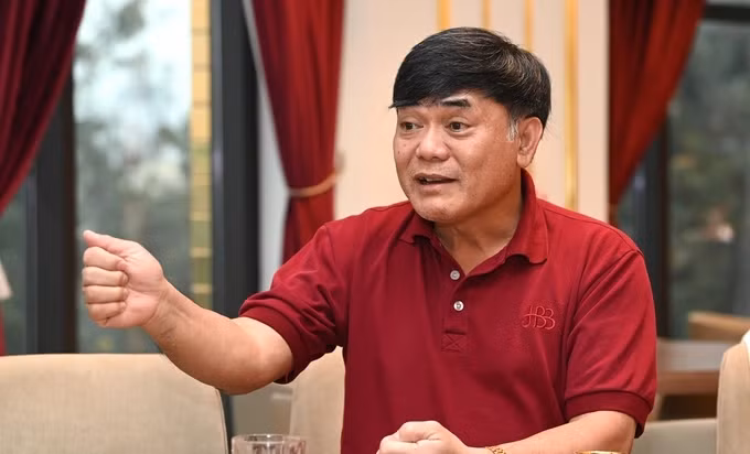 Ông Nguyễn Hữu Đường hay còn gọi đại gia 'Đường bia" được biết đến là Chủ tịch Tập đoàn Hòa Bình, trong đó khách sạn dát vàng ở Hà Nội là niềm tự hào của ông. Ảnh: Dân trí