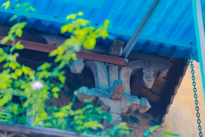 Thế nhưng, chính điều này làm toát lên vẻ cổ kính và bề thế của căn nhà. Ảnh: Dân trí