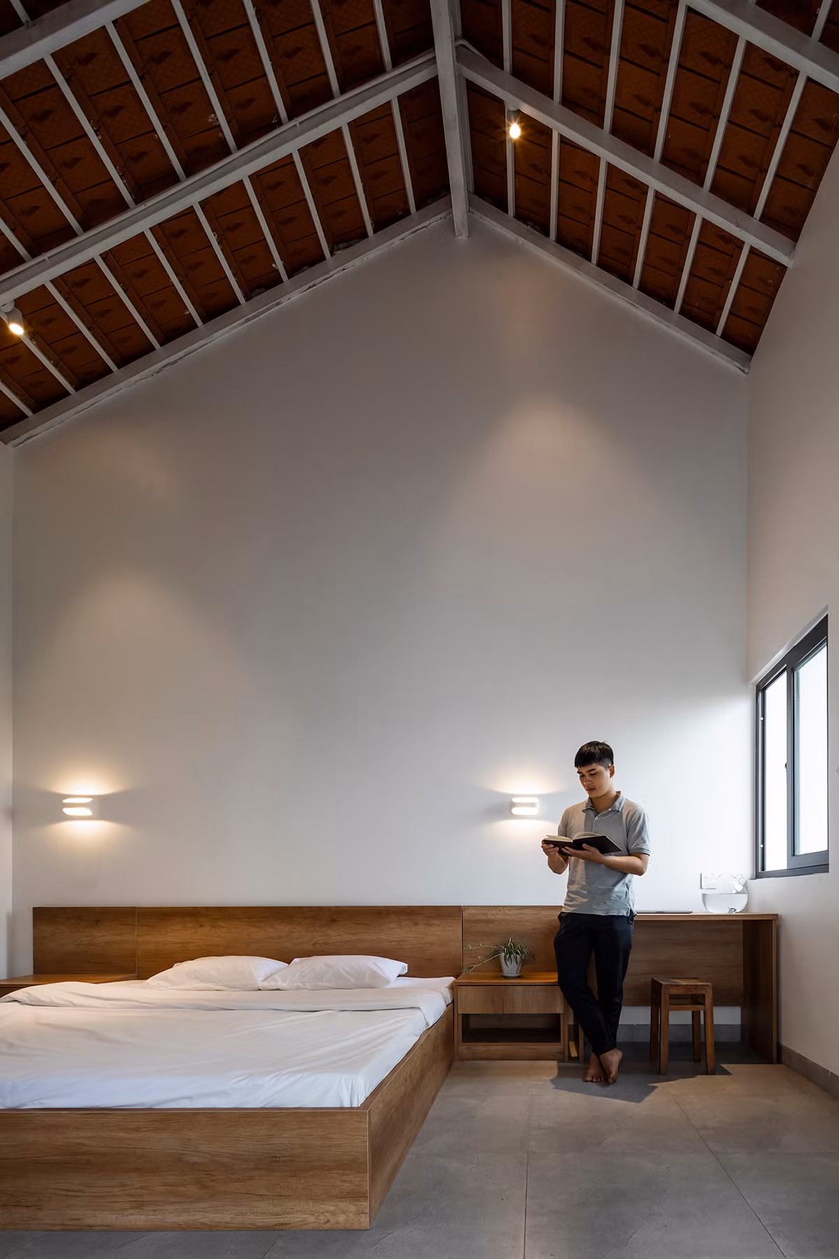 Nội thất trong nhà tối giản để tăng tính linh hoạt trong việc sử dụng không gian. Nguồn ảnh: Hiroyuki Oki