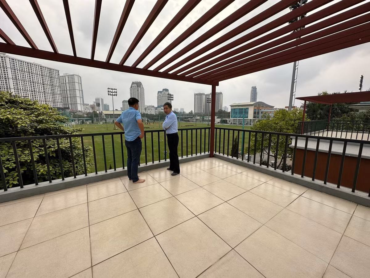 Căn biệt thự cách trụ sở VFF, sân tập vài bước chân nên rất tiện lợi. Ảnh: Dân Việt
