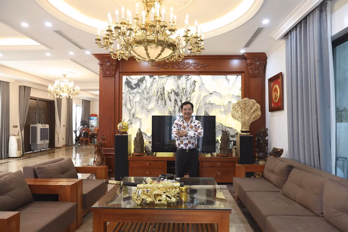 Nội thất phía trong căn biệt thự khiến nhiều người xuýt xoa bởi độ hoành tráng, tiện nghi.