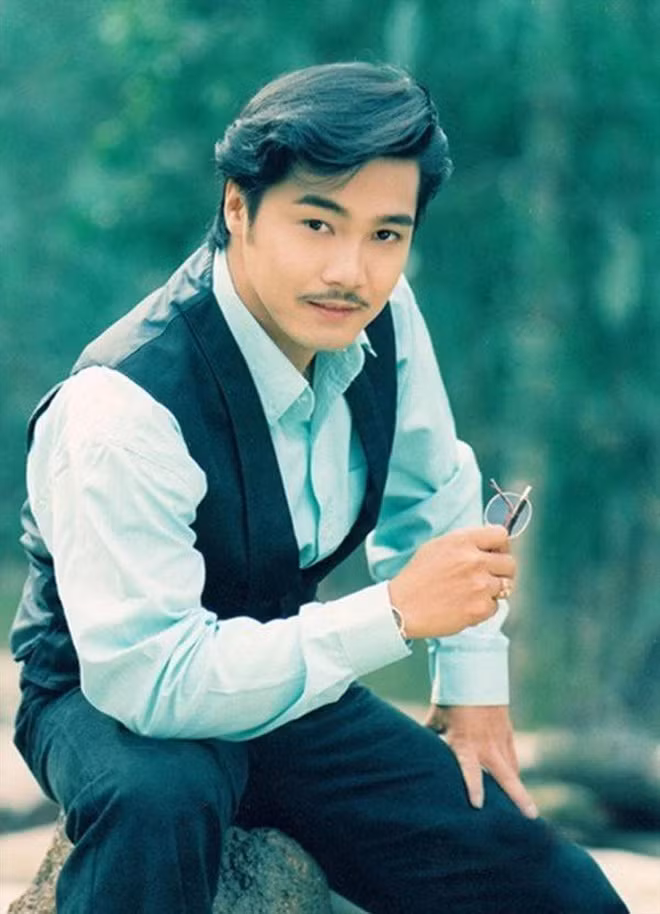  Lý Hùng là ngôi sao màn bạc ăn khách nhất thập niên 1990. Lý Hùng từng đạt kỷ lục “Nam diễn viên có cát-xê cao nhất” với doanh thu 30 triệu đồng/tập (tương đương 60 cây vàng thời đó). Ảnh: Vietnamnet