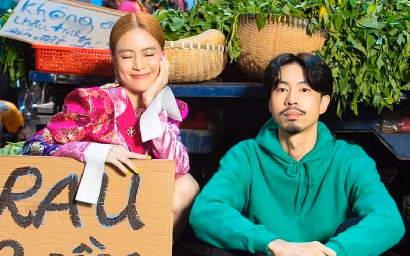 Mới đây, thông tin rapper Đen Vâu và ca sĩ Hoàng Thùy Linh đã bí mật đám hỏi gây bão mạng. Tuy nhiên, sau đó Đen Vêu cho biết bản thân đang tập trung vào công việc, và nếu có những chuyện vui trong cuộc sống anh sẽ là người chủ động chia sẻ với khán giả. Ảnh: Vietnamnet