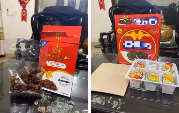 Đến khi mở ra, bánh kẹo bên trong khác một trời một vực so với bên ngoài, nho khô ngoại nhưng được đóng gói sơ xài chẳng khác hàng mua ngoài chợ. Ảnh: Facebook