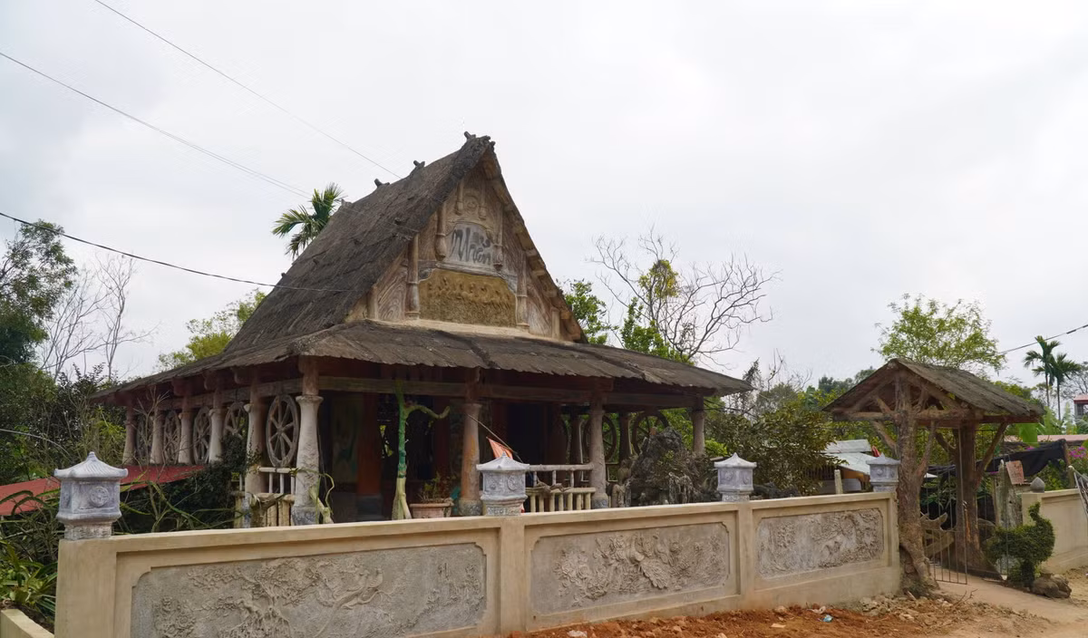 Căn nhà do ông Giang tự tay thiết kế và xây dựng. Thời gian hoàn thiện ngôi nhà kéo dài suốt 5 năm, với 1.500 ngày công. Ảnh: Vietnamnet