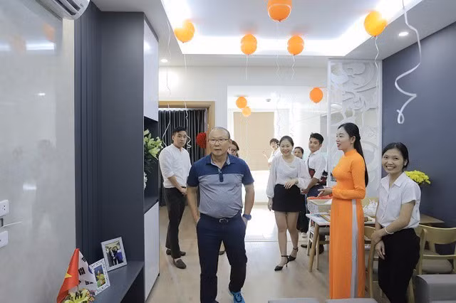 Căn hộ trị giá 1,3 tỷ đồng, hơn 60m2 và có 2 phòng ngủ. Ảnh: CENLand