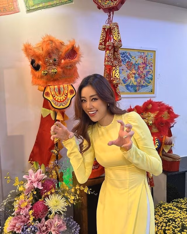 Ngày Tết, ngôi nhà của gia đình Hoa hậu Khánh Vân rực rỡ sắc màu. Ảnh: FBNV