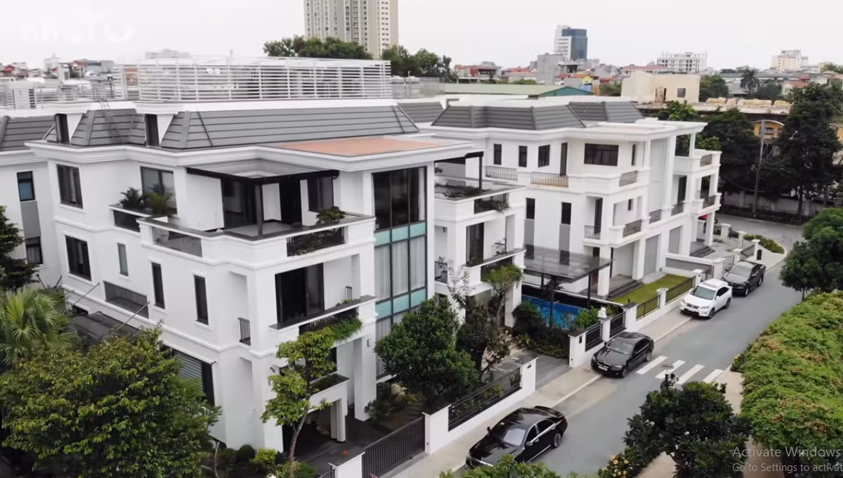 Diện tích xây dựng của căn nhà khoảng 300m2.