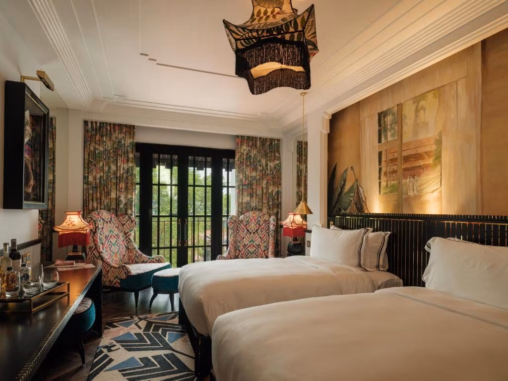 Capella Hanoi có 47 phòng nghỉ và phòng suite với những dịch vụ được cá nhân hóa riêng cho từng khách nghỉ, không có sự lặp lại giữa bất kỳ phòng nghỉ nào. Ảnh: Booking