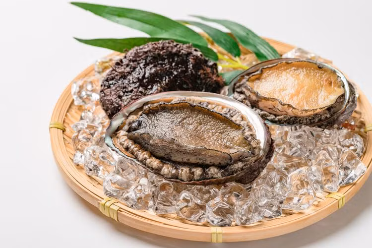 Bào ngư đắt đỏ còn do quý hiếm trong khi nhu cầu ở nhiều nơi trên thế giới cao. Ảnh: Serunichome