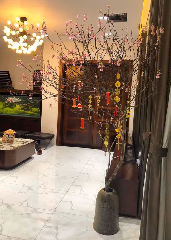 Đào chuông được trồng ở các tỉnh như Sơn La, Lào Cai...nhưng đào chuông ở Quảng Ninh cho màu đẹp nhất. Hoa đào chuông hồng phớt nhẹ, từng búp hoa giống như chiếc chuông nhỏ. Ảnh: Facebook