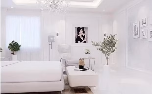 Người đẹp còn thuê hẳn đầu bếp riêng để chuẩn bị những bữa ăn đúng ý, cũng như thuê stylist cắm hoa làm đẹp cho không gian sống mỗi ngày. Ảnh: FBNV