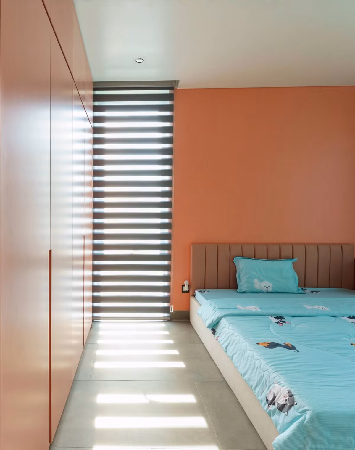 Phòng ngủ cũng đón ánh sáng tự nhiên tối đa. Nguồn ảnh: SOI Studio Architecture.