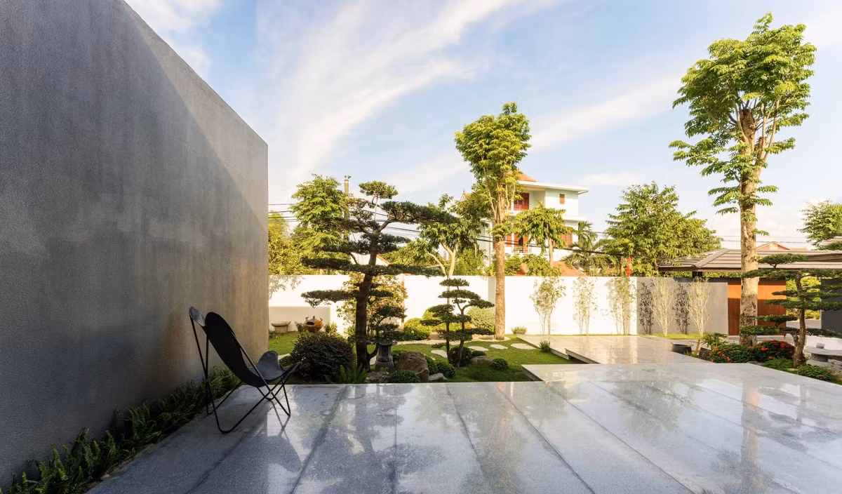 Cách sắp xếp tiểu cảnh hợp lý giúp ngôi nhà vừa hài hòa với thiên nhiên, vừa đảm bảo tính thẩm mỹ.